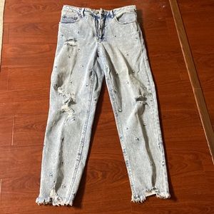 Daisy embroidered mom jeans